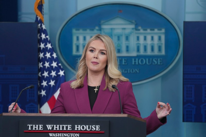 After postponing 90 days the application of customs over-tariffs, Trump could extend the deadline.