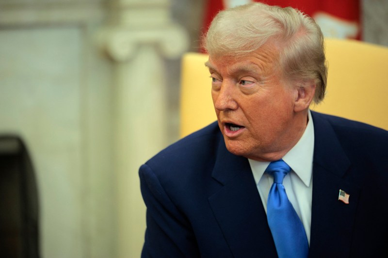 The Trump administration wants to introduce a $ 1,000 fee for quick programming at visa interview