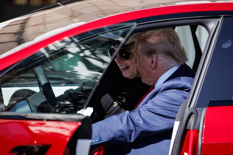 How much can Tesla lose because of the law that made Elon Musk to give the attack on Trump administration