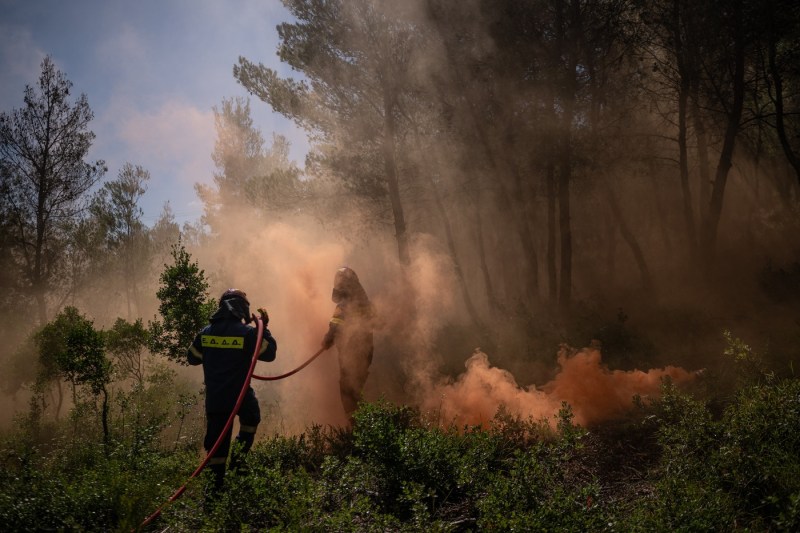 Video a vegetation fire is ravaging at Athens. Authorities issued evacuation orders