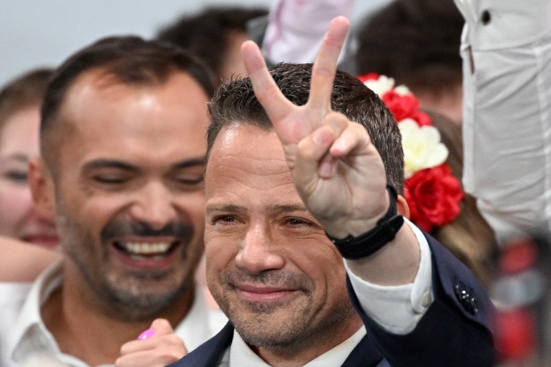 The pro-European Vafal Trzaskowski declares himself a winner of the presidentials in Poland. And his rival talks about victory