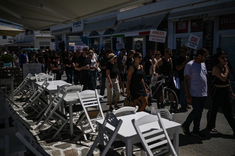 Strike by restaurant patrons on a popular tourist island in Greece