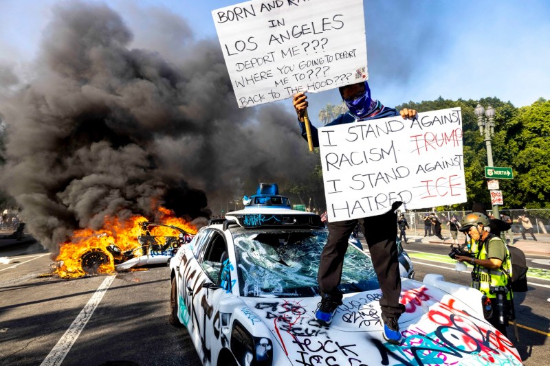 Protests in Los Angeles: Assemblies have been declared illegal, police ask participants to go home