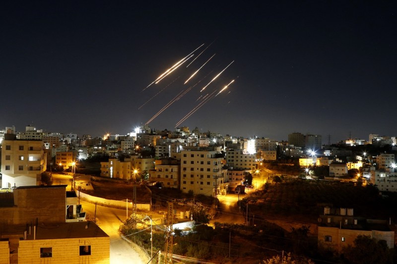 Live conflict increases. Israel attacks Iran's oil industry. Four dead, including a 10 -year -old child in the middle of Israel, after over 100 rockets launched by Iran