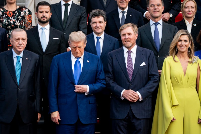 PHOTO/VIDEO Nicușor Dan, right next to Donald Trump at the group picture at NATO Summit
