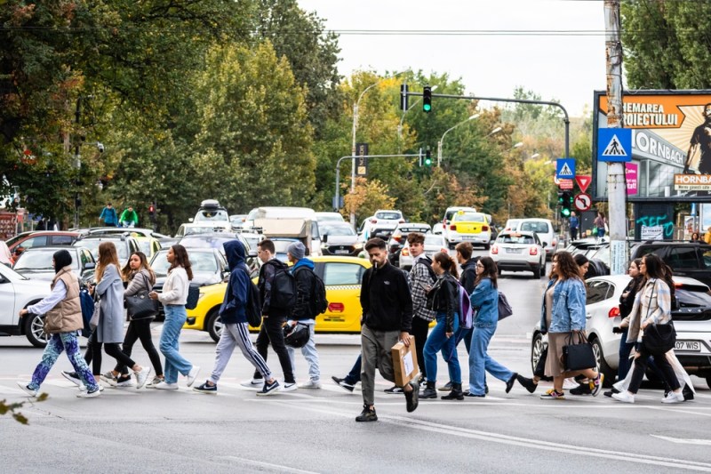 Young people on a street in Romania. Photo: Vlad Ispas / Shutterstock