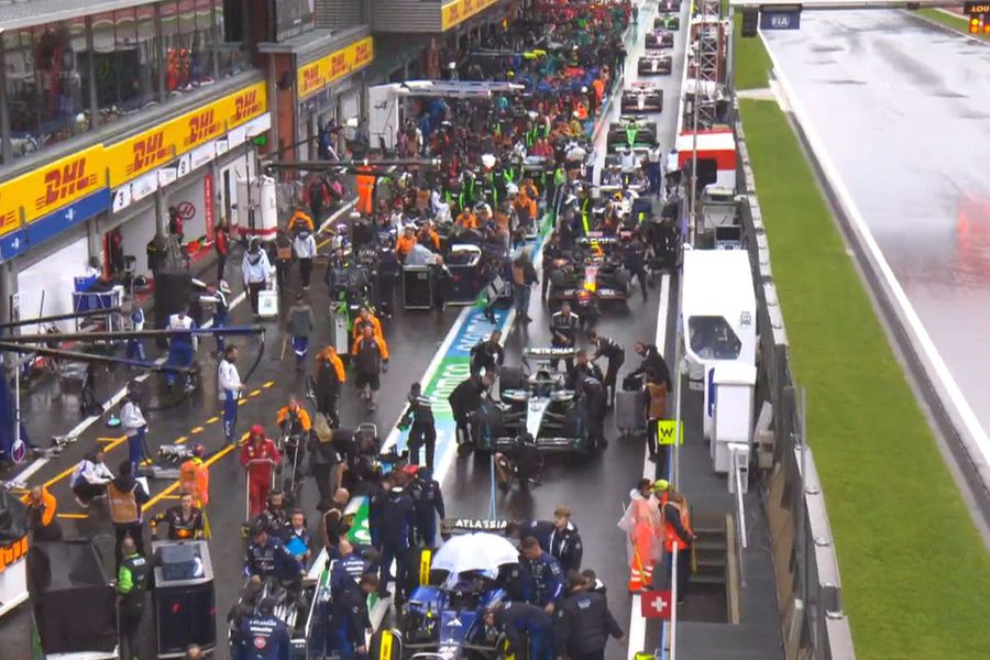The pilots returned to the speakers because of the rain at the MP of Belgium. Belgian big prize