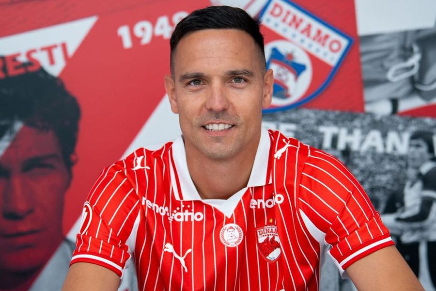 The first footballer presented by Dinamo in the new equipment: 