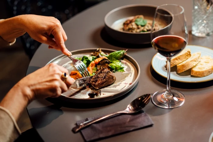Restaurant Hands Plafurie Food Come Bread
