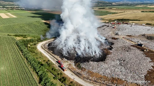 Powerful fire at the Ecological Depope Photo Daniel Guță Adevărul (28) JPG