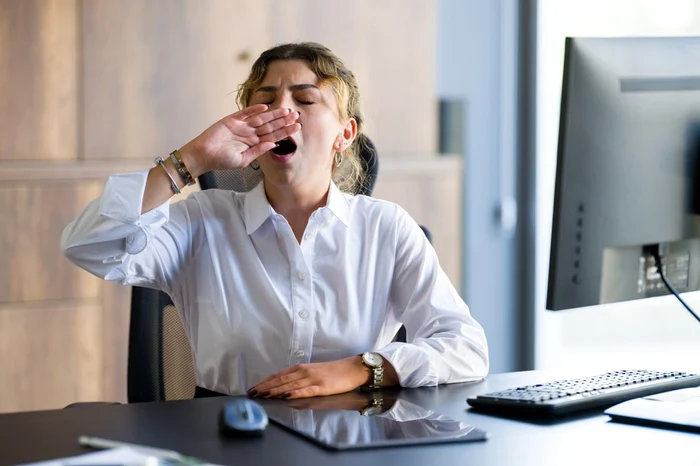 Woman who heads at the office, tired photo stylist.co.uk