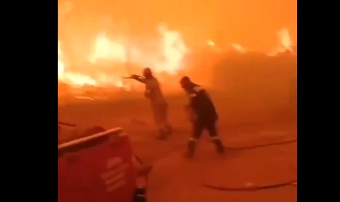 Greek firefighters hardly face fires in the chain. Photo: video capture