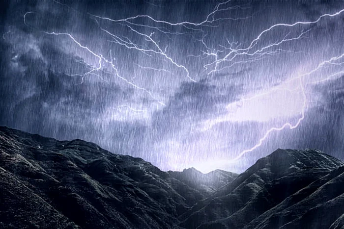 The storm stuck on the mountain. Photo archive Istock