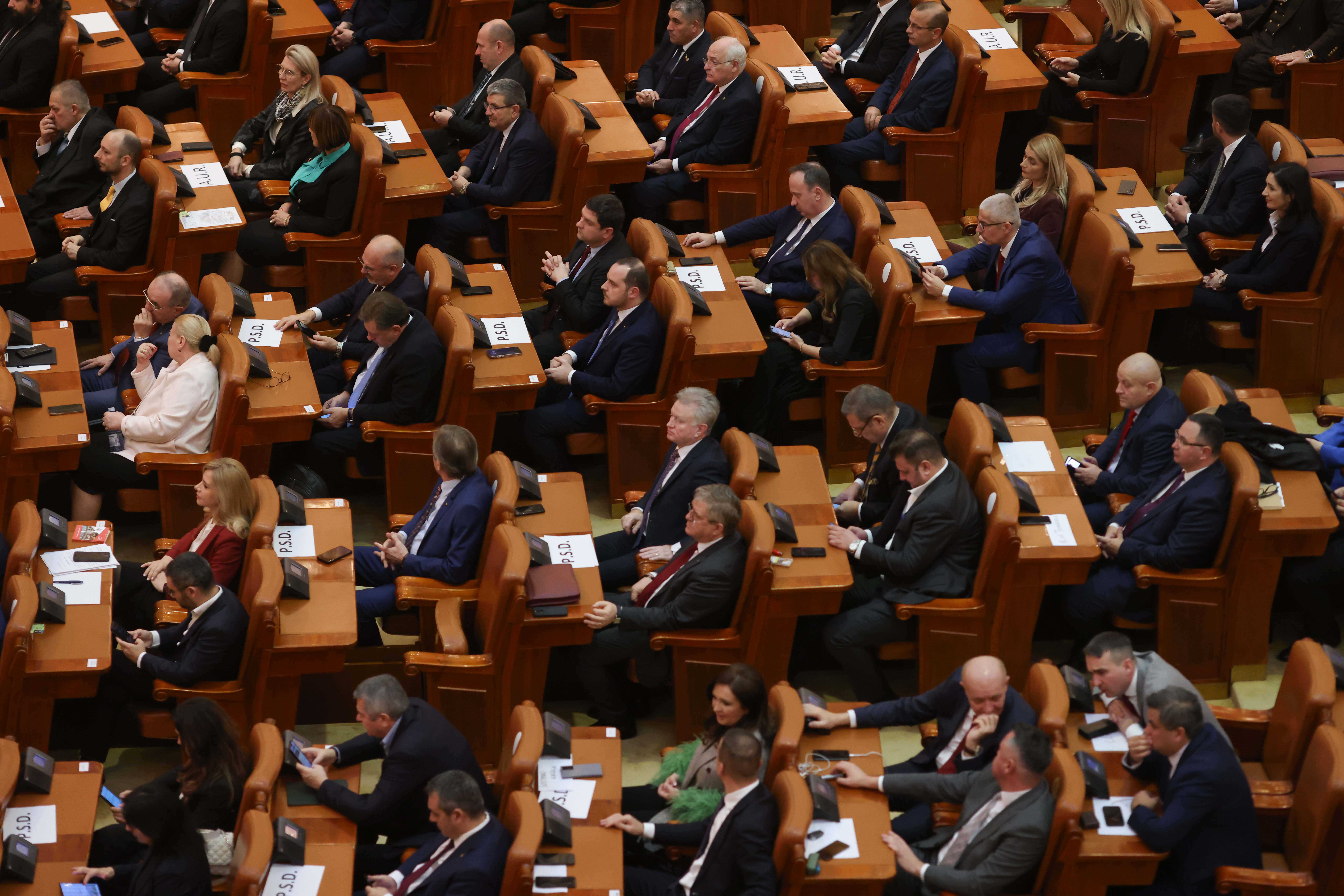 Meeting in the Chamber of Photo Deputies Inquam Photos / George Călin