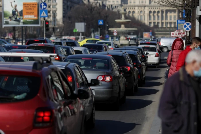 Bucharest people hate the crowds and pollution in their city. Photo: Inquam Photos Octav Ganea