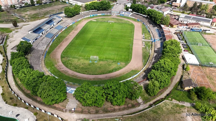 The current stadium Corvinul has not been demolished. Photo: Daniel Guță. TRUTH