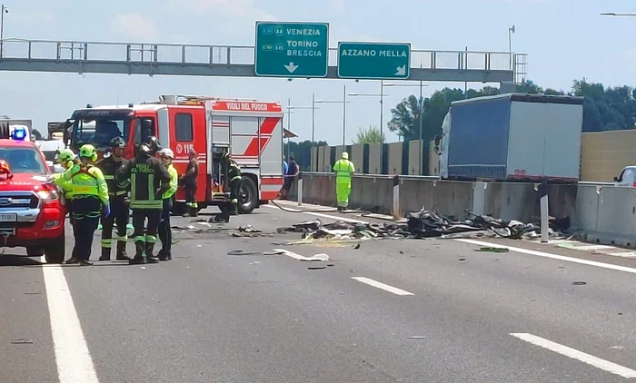 The plane crashed on a photo highway: x