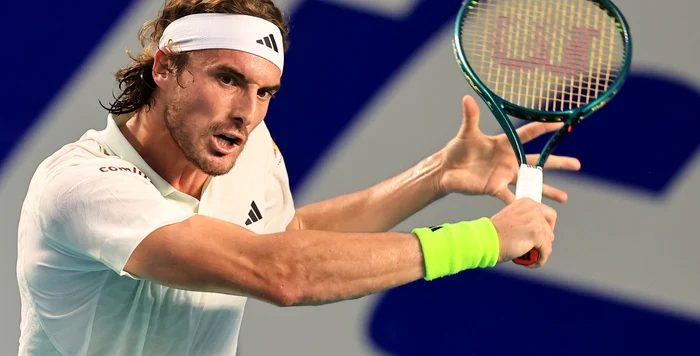 Stefanos Tsitsipas has a one -handed reverb