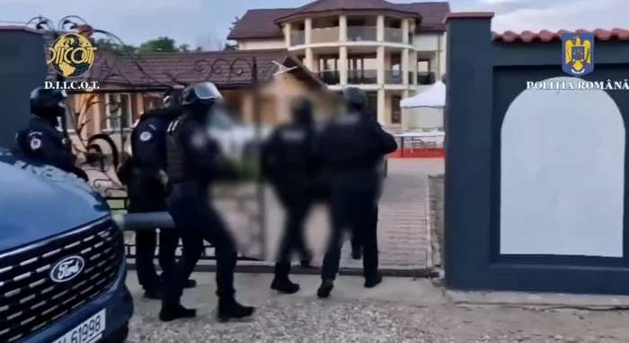 DIICOT searches to photo suspects: video capture
