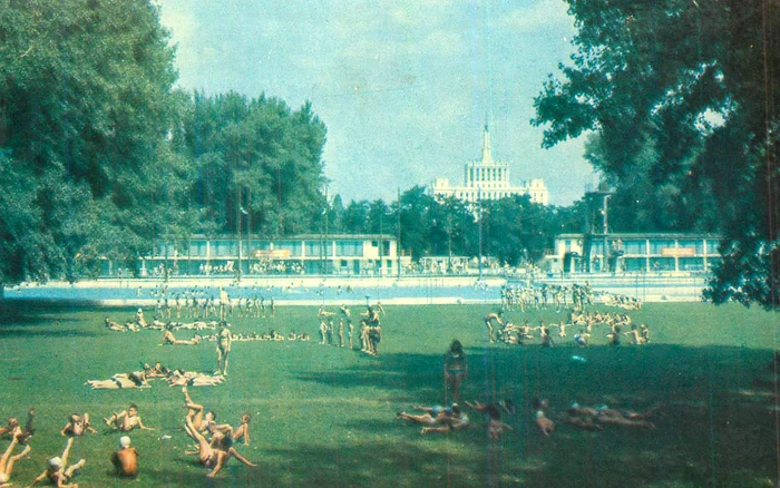 The youth beach in the 1960s. Photo delcampe.net