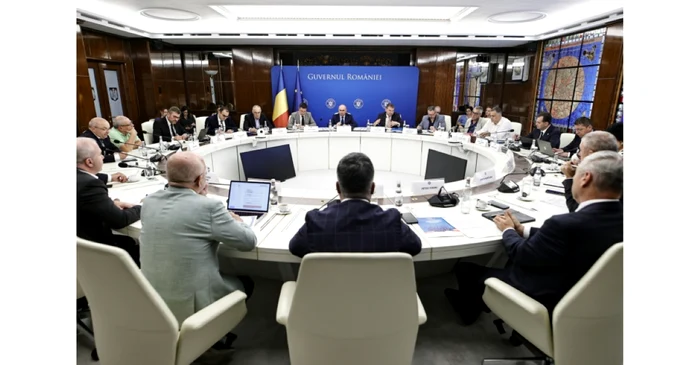 Prime Minister Bolojan, consultations at the Victoria Palace on the topic of administrative reform. Photo: Gov.ro.