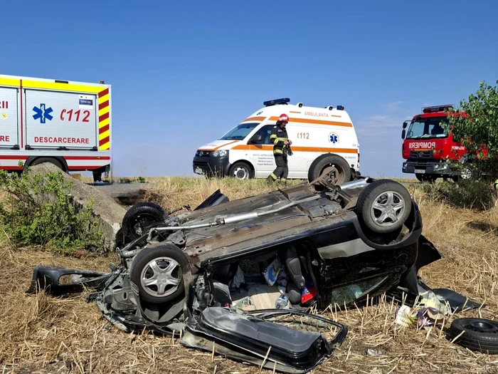 A car overturned in the commune Seaca Photo: ISU Teleorman