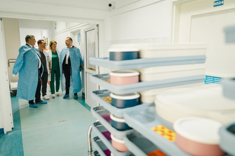 Alexandru Rogobete visiting hospital / Photo source: Facebook - Alexandru Rogobete