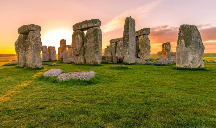 Stonehenge the huge megalithic monument in England Photo Pixabay