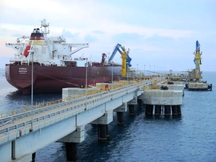 Ceyhan/ photo oil terminal: Water