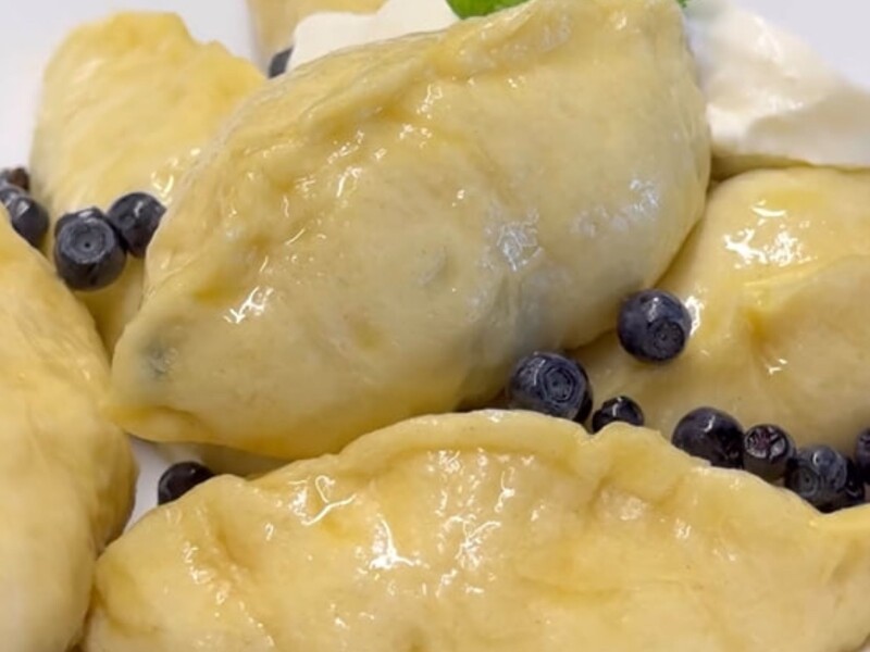 Such lush and incredibly tasty dumplings with blueberries can only be prepared according to this recipe