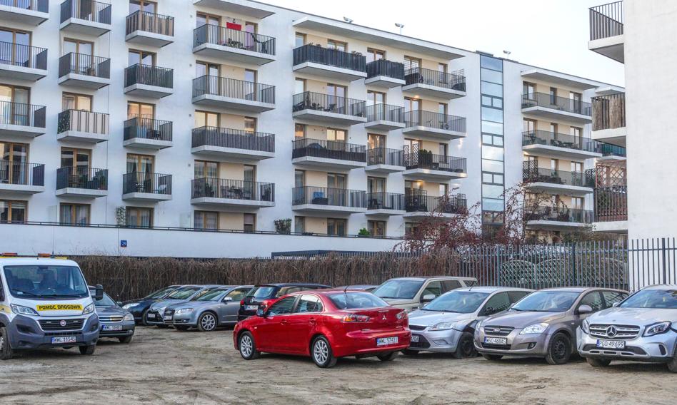Without a mandatory number of parking spaces. Change in the housing specialty