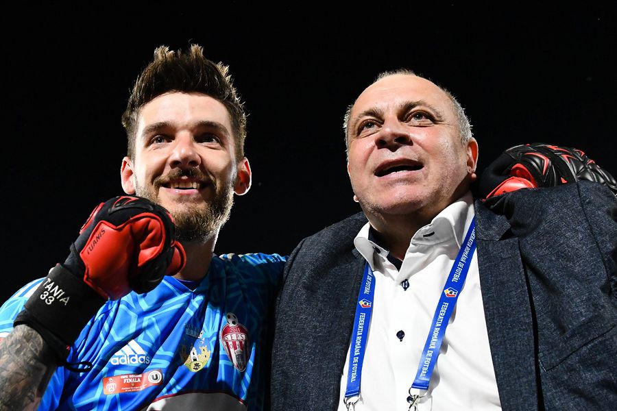 Roland Niczuly, along with the owner Sepsi. Photo: Imago How generous is Niczza!