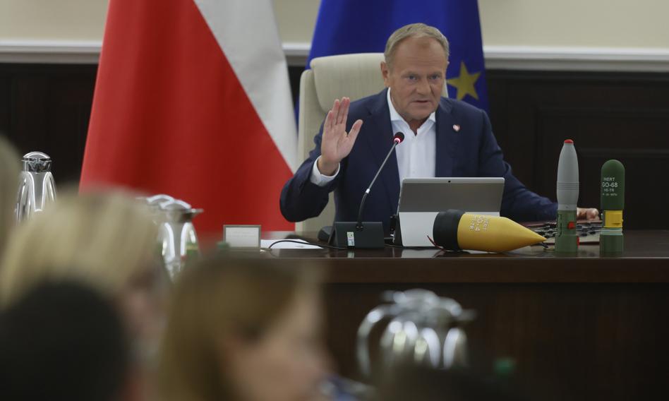 The prime minister brought heads to a government meeting. "Tomorrow I will visit the place where we will present the latest combat equipment"