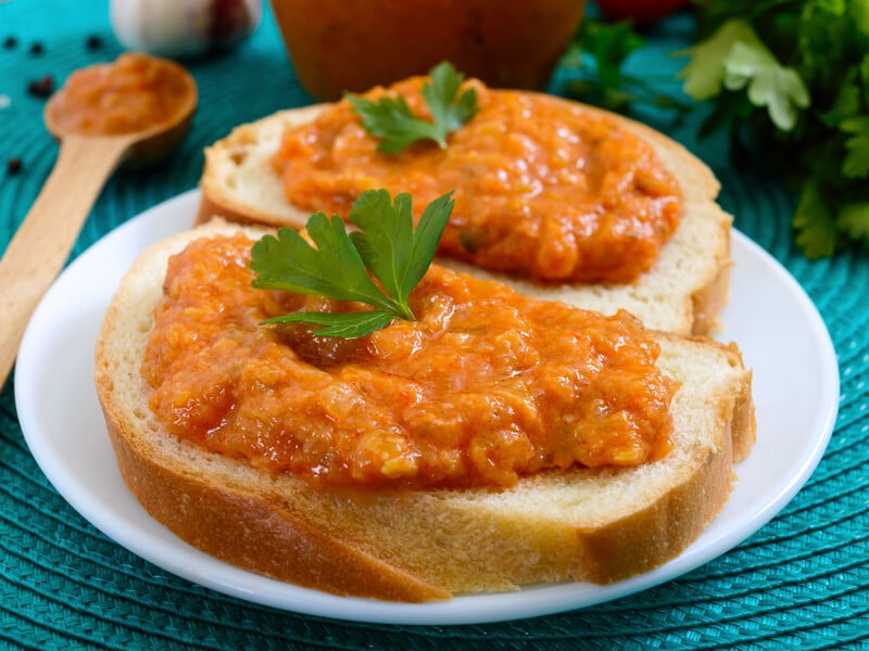 Beat these tilted vegetables - and zucchini caviar will turn out to be very tasty. Fast recipe