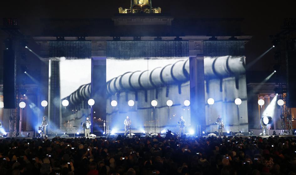 Germany is divided. The east is missing 600 euros per month to the West