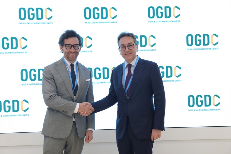 Member of the Board of Orlen Artur Osuchowski (on the left) and vice president of Socar Afghan Isayev