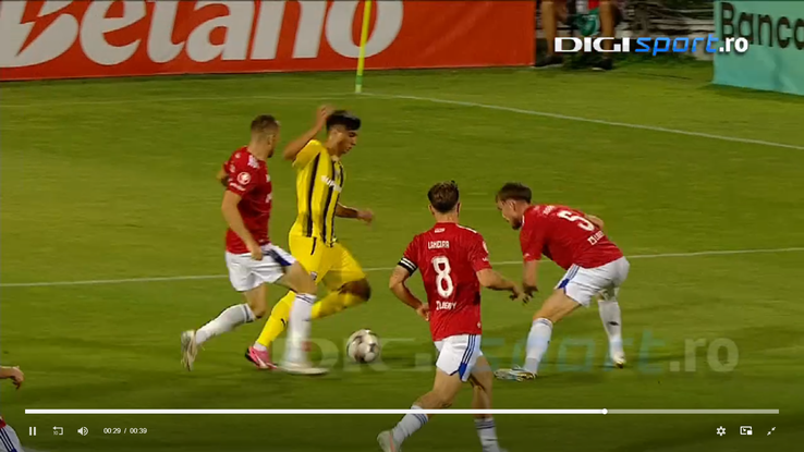 Alexandru Musi requested a penalty in Steel - Dinamo. Photo: Capture @Digi Sport