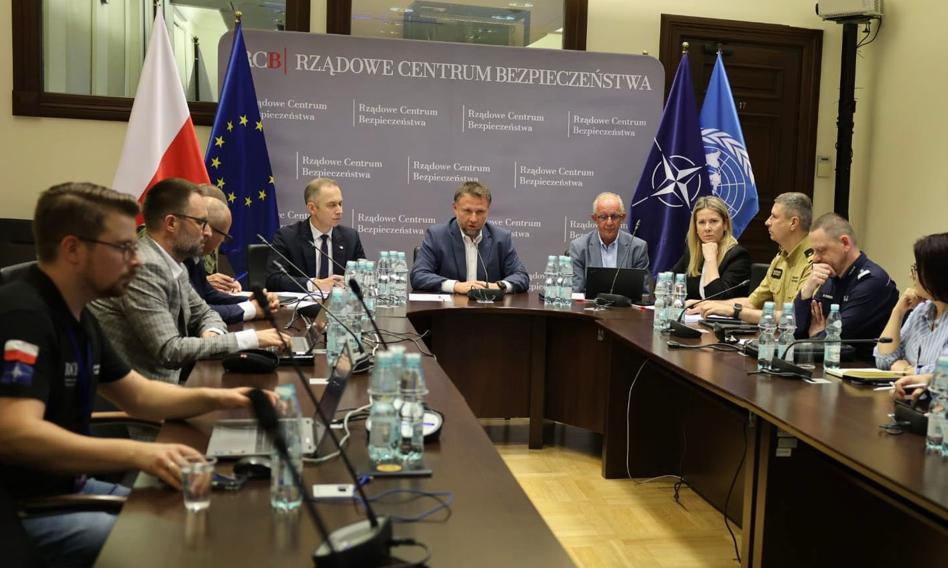 Alerts for subsequent regions increased. The Ministry of Interior and Administration convened a meeting of the crisis staff