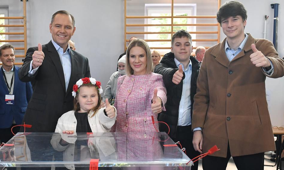 Hate on the web. There is an investigation into the insulting of the daughter of President Electa