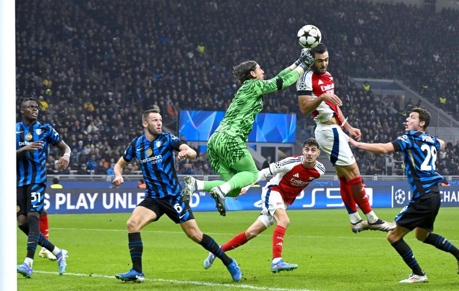 Referee Istvan Kovacs did not take a penalty to Arsenal at the duel between Portar Sommer and Merino / Photo: Imago Cristi Chivu receives another shot?! Another holder can start from Inter: He is lured with a lot of money