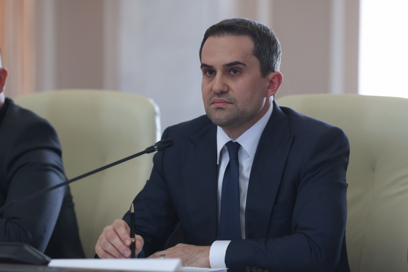 The Minister of Transport defends the appointment of his personal counselor in the CFR: