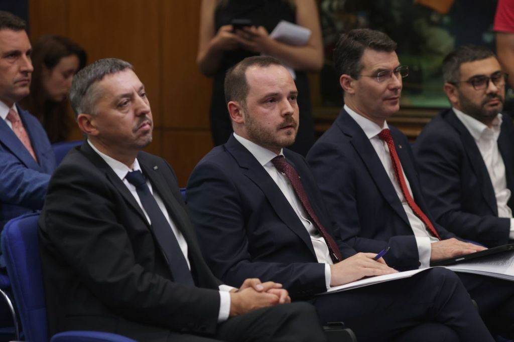 Several ministers hold a press conference related to the fiscal measures taken by the Government, at the Victoria Palace in Bucharest, July 3, 2025. Photo: Inquam Photos / George Călin