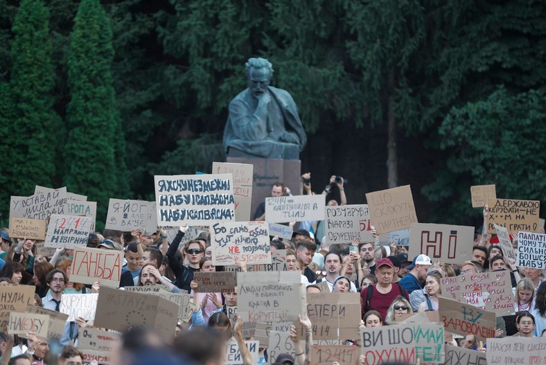 Ukrainians participate in protest against the reduction of the autonomy of anti -corruption organs, Kiev, July 23, 2025.