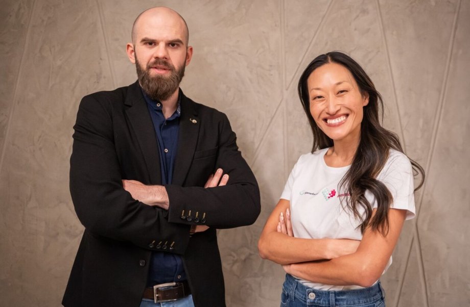 In the photo from the left: Marcin Świerkot, CEO Gamefound, Julie DepontBrand, CEO of Indiegogo