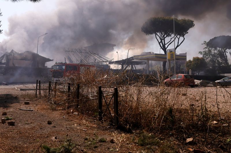 Video the moment of the massive explosion from the gas station in Rome