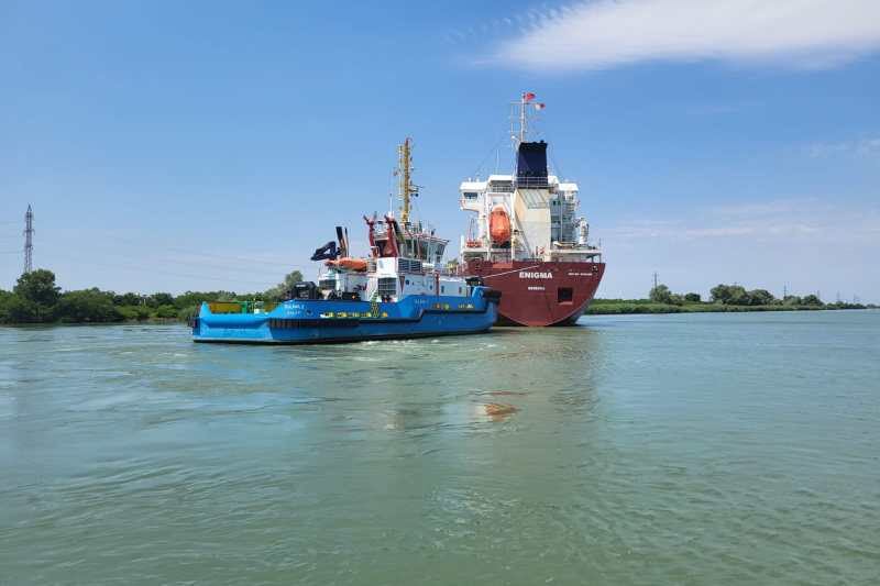 A ship carrying liquefied oil gas in Ukraine failed on the Sulina channel / port authorities reposed it on the waterline