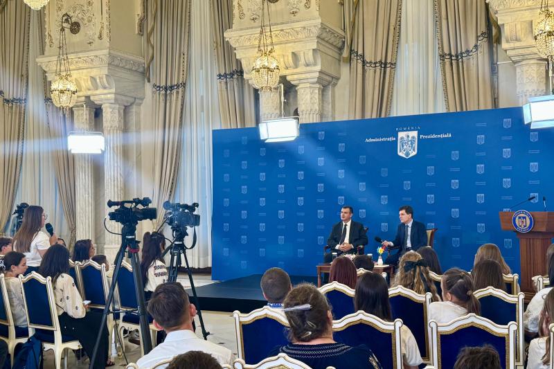 Video Nicușor Dan, session of questions and answers with the Romanian children from the diaspora / what he says about the union of Romania with the Republic of Moldova