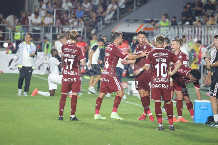 Tobias Christensen and Alex Dobre conflict in the match between Rapid and CFR Cluj. Photo: Ionuț Iordache GSP