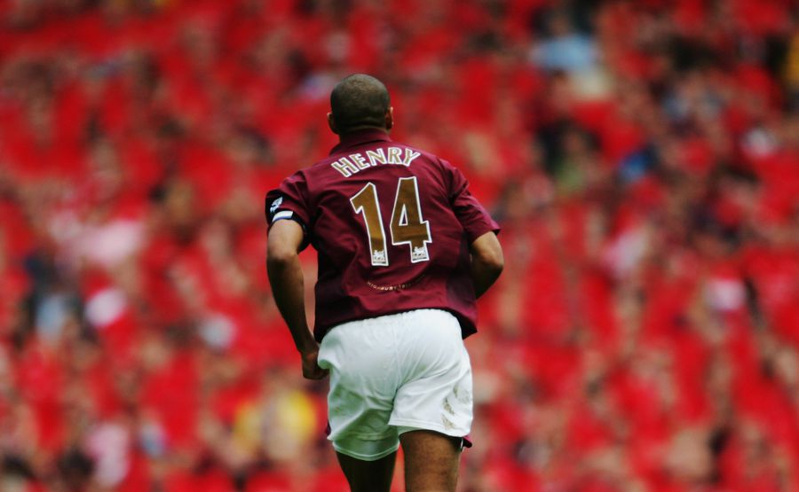 Thierry Henry, in the famous T -shirt with the number In the footsteps of Thierry Henry »What a number Viktor Gyokeres will wear at Arsenal