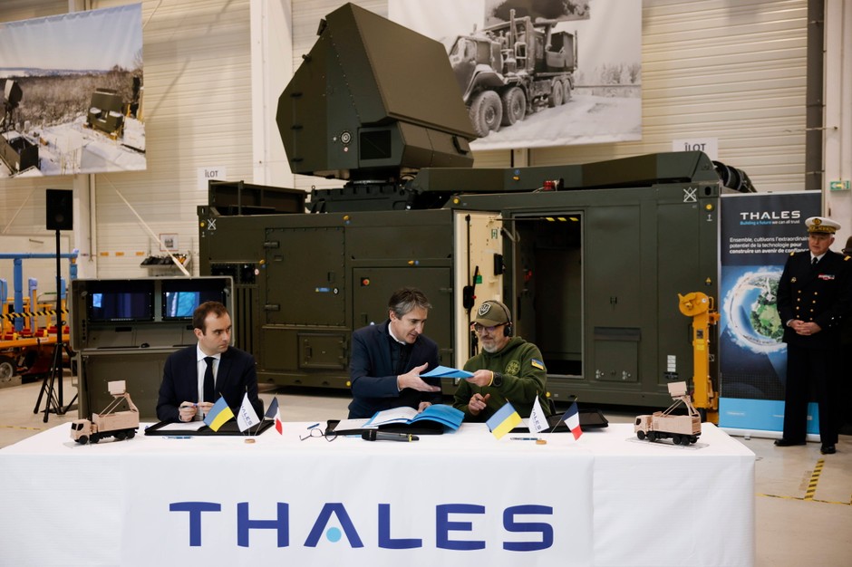 French Defense Minister Sebastien Lecorn (L), General Director of Thales Patrice Caine (SK) and Defense Minister Oleksia Wayniknov (P) signs a contract during a visit to the GM200 radar system of Thales in Limoors, France, February 1, 2023.